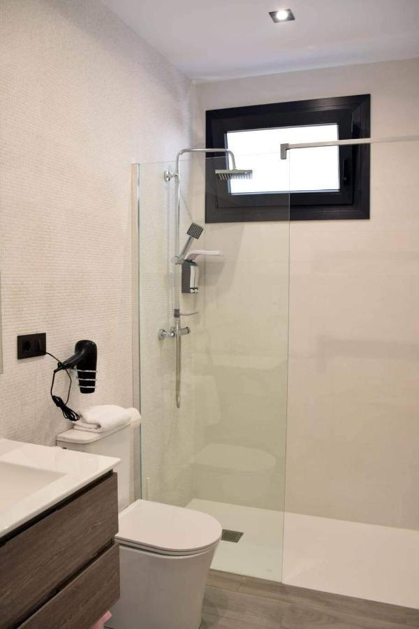 Alojamientos Lola, Suite Con Jacuzzi ベナルップ＝カサス・ビエハス エクステリア 写真